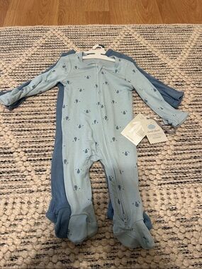 cloud island Light Blue Printed & Solid Blue Footed One-Piece Set